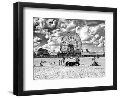 Vintage Beach, Black and White Photography, Wonder Wheel, Coney Island, Brooklyn, New York, US - Black Framed Art Print Wall Art, 12x9 Vintage Beach, Black and White Photography, Wonder Wheel, Coney Island, Brooklyn, New York, US - Black Framed Art Print Wall Art, 12x9